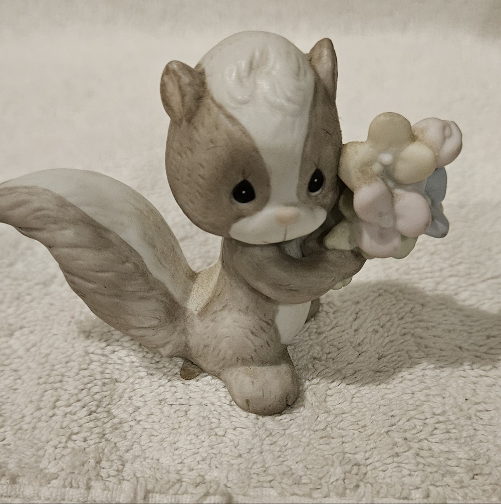 COLLECTING MAKES GOOD SCENTS FIGURINE